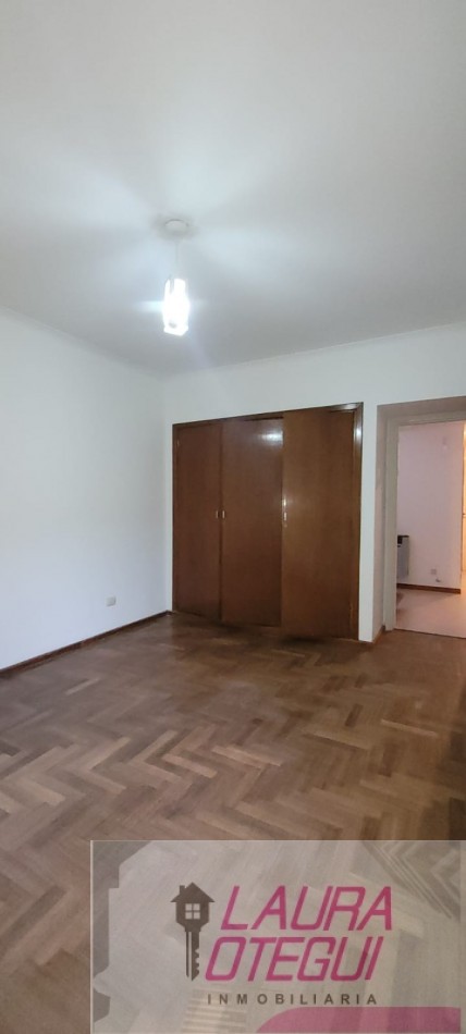 VENTA CASA 5 DORMITORIOS, 3 BAÑOS.