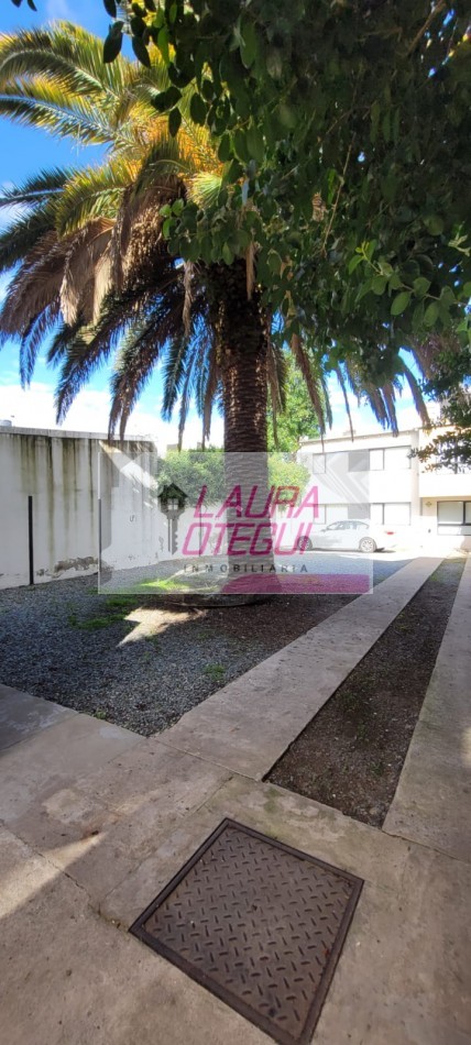 VENTA DEPTO 1 DORMITORIO C/COCHERA, ZONA SEMI CENTRICA 