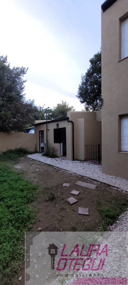 VENTA CASA 5 DORMITORIOS, 3 BAÑOS.