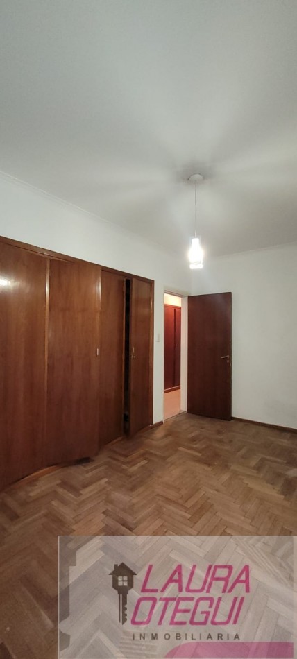 VENTA CASA 5 DORMITORIOS, 3 BAÑOS.