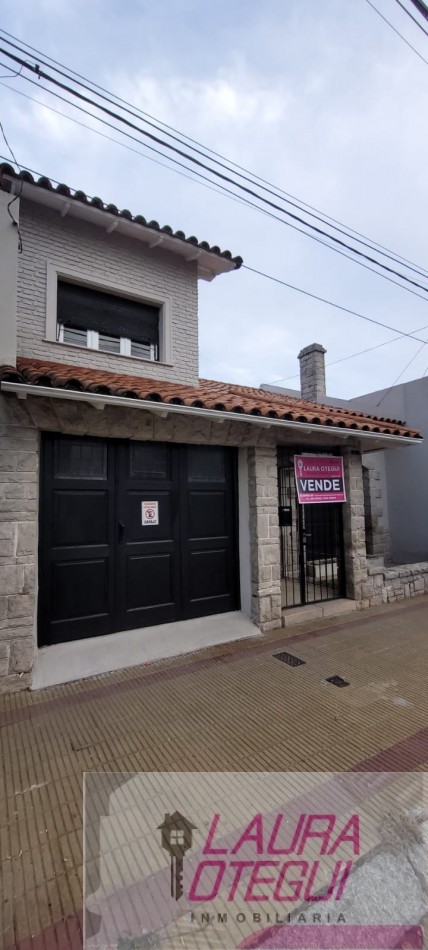 VENTA CASA 5 DORMITORIOS, 3 BAÑOS.