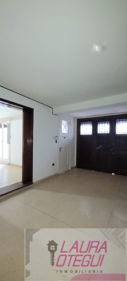 VENTA CASA 5 DORMITORIOS, 3 BAÑOS.