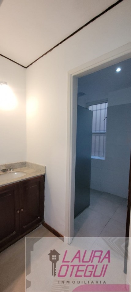VENTA CASA 5 DORMITORIOS, 3 BAÑOS.
