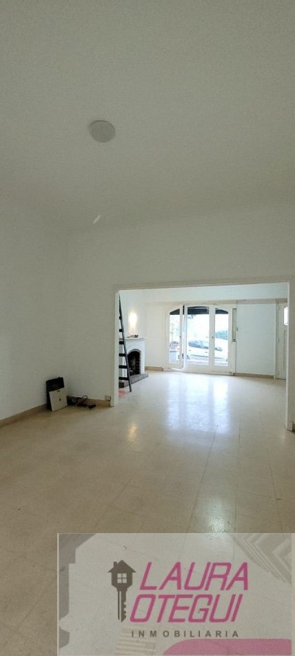 VENTA CASA 5 DORMITORIOS, 3 BAÑOS.