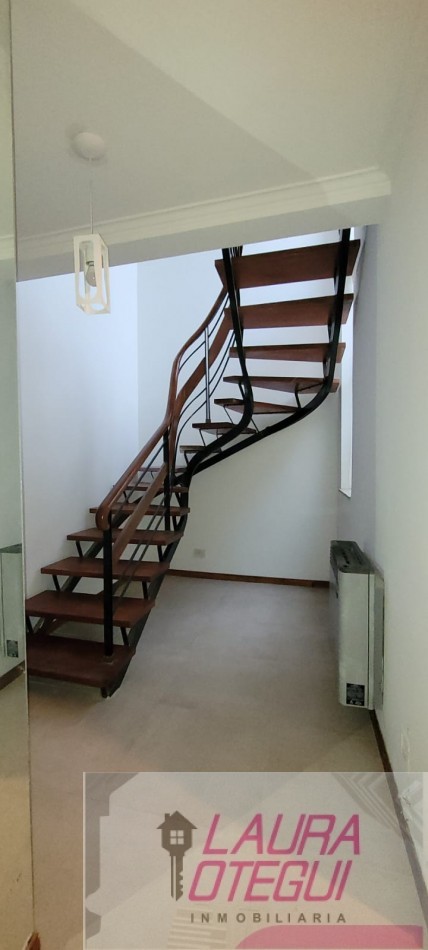 VENTA CASA 5 DORMITORIOS, 3 BAÑOS.
