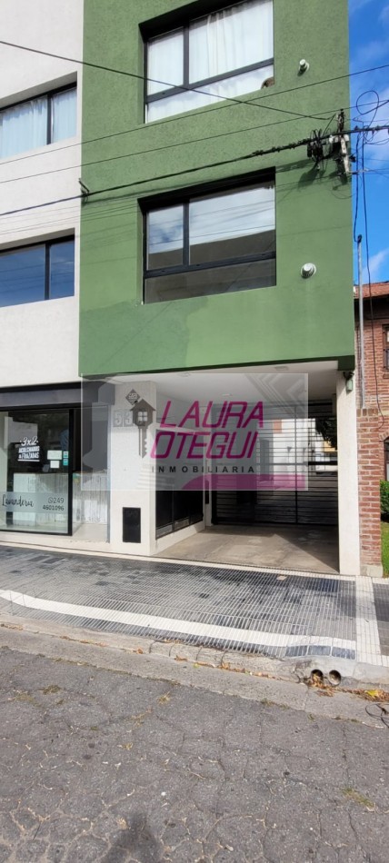 VENTA DEPTO 1 DORMITORIO C/COCHERA, ZONA SEMI CENTRICA 