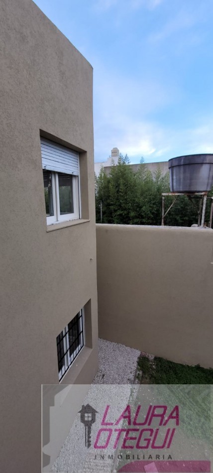 VENTA CASA 5 DORMITORIOS, 3 BAÑOS.