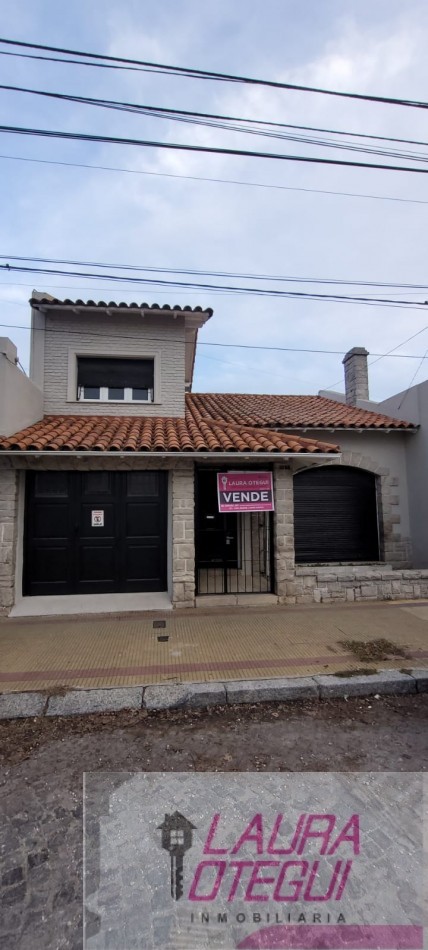 VENTA CASA 5 DORMITORIOS, 3 BAÑOS.