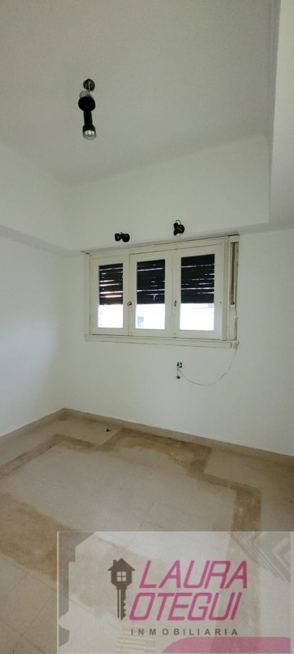 VENTA CASA 5 DORMITORIOS, 3 BAÑOS.