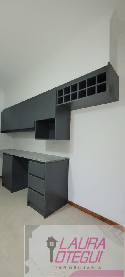 VENTA CASA 5 DORMITORIOS, 3 BAÑOS.