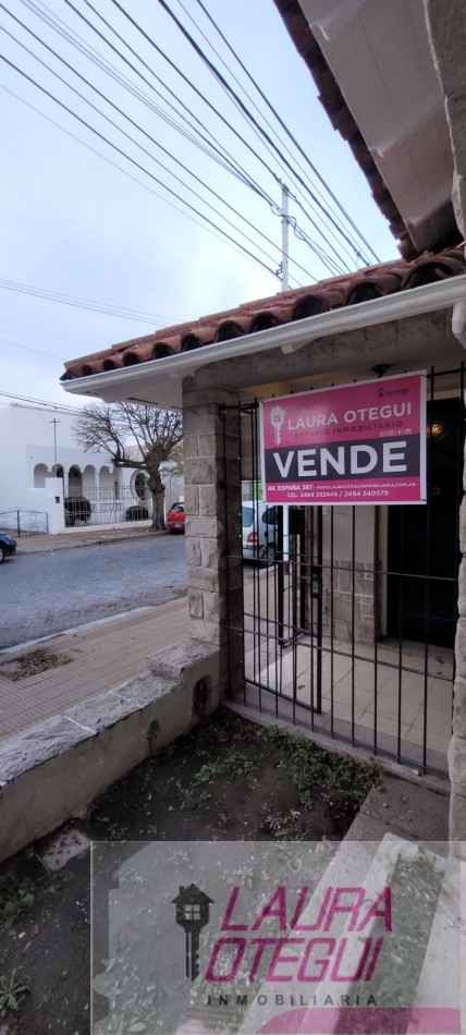 VENTA CASA 5 DORMITORIOS, 3 BAÑOS.