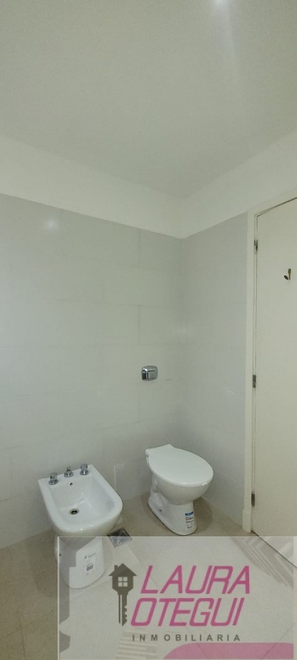 VENTA CASA 5 DORMITORIOS, 3 BAÑOS.