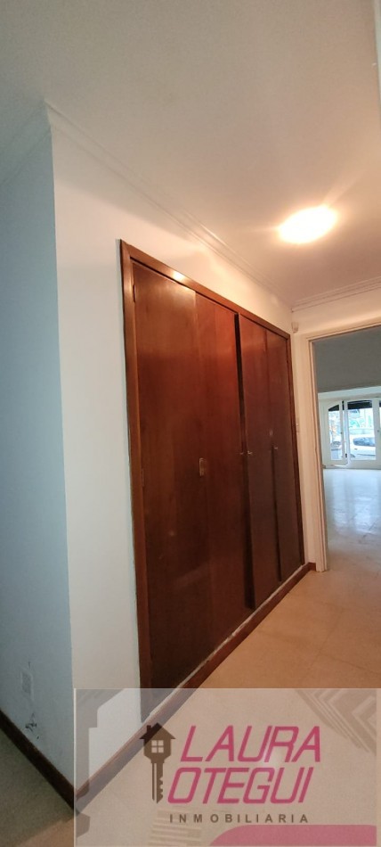 VENTA CASA 5 DORMITORIOS, 3 BAÑOS.