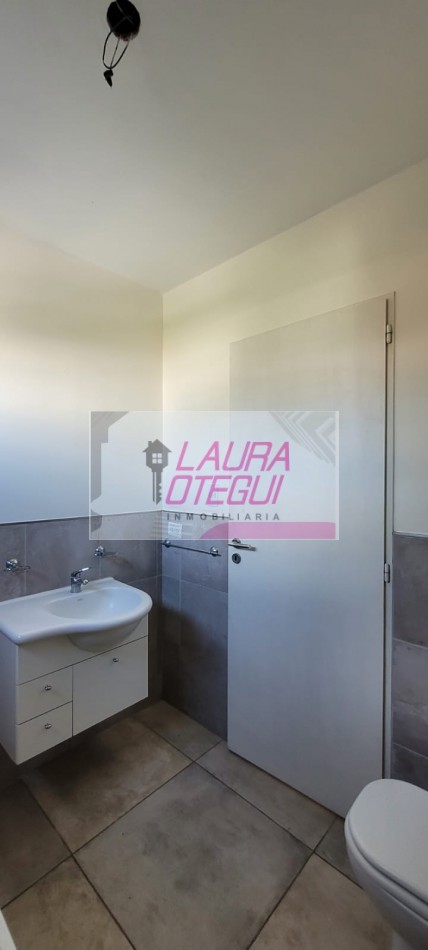 VENTA DEPTO 1 DORMITORIO C/COCHERA, ZONA SEMI CENTRICA 