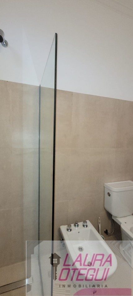 VENTA CASA 5 DORMITORIOS, 3 BAÑOS.