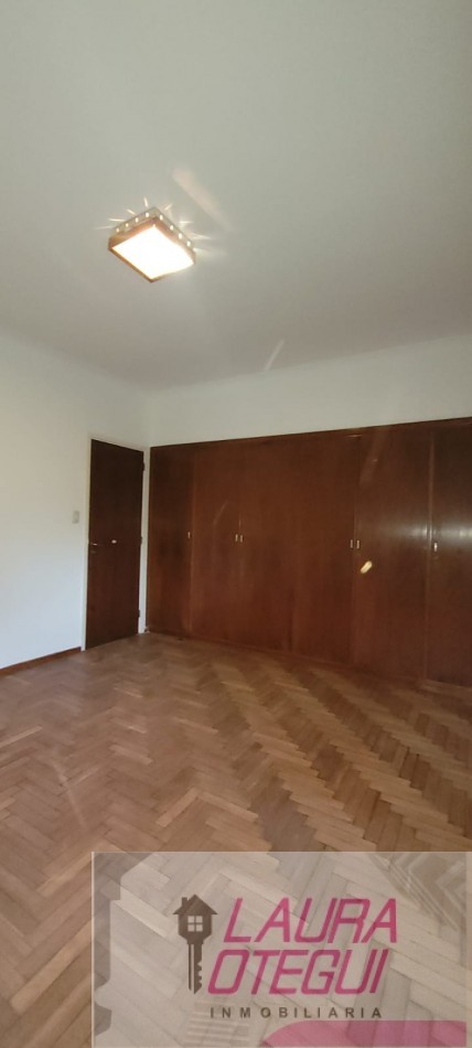 VENTA CASA 5 DORMITORIOS, 3 BAÑOS.