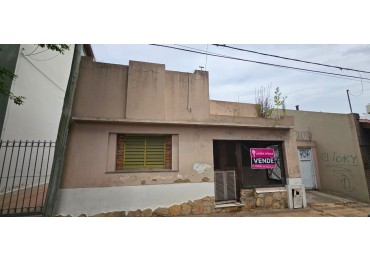 VENTA LOTE DE 469 MTS CON CASA A DEMOLER, CEMISENTRICO