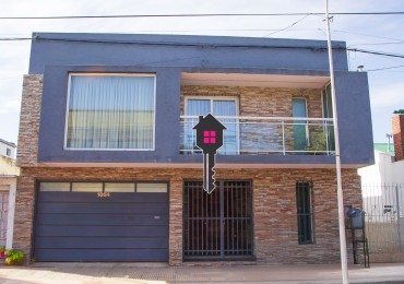 VENTA IMPECABLE CASA EN  - 2 PLANTAS - 3 DORMITORIOS 