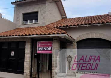 VENTA CASA 5 DORMITORIOS, 3 BAÑOS.